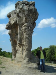 Scopri di più sull'articolo I Giganti di Pietra di Campana