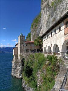 Scopri di più sull'articolo Eremo di Santa Caterina del Sasso