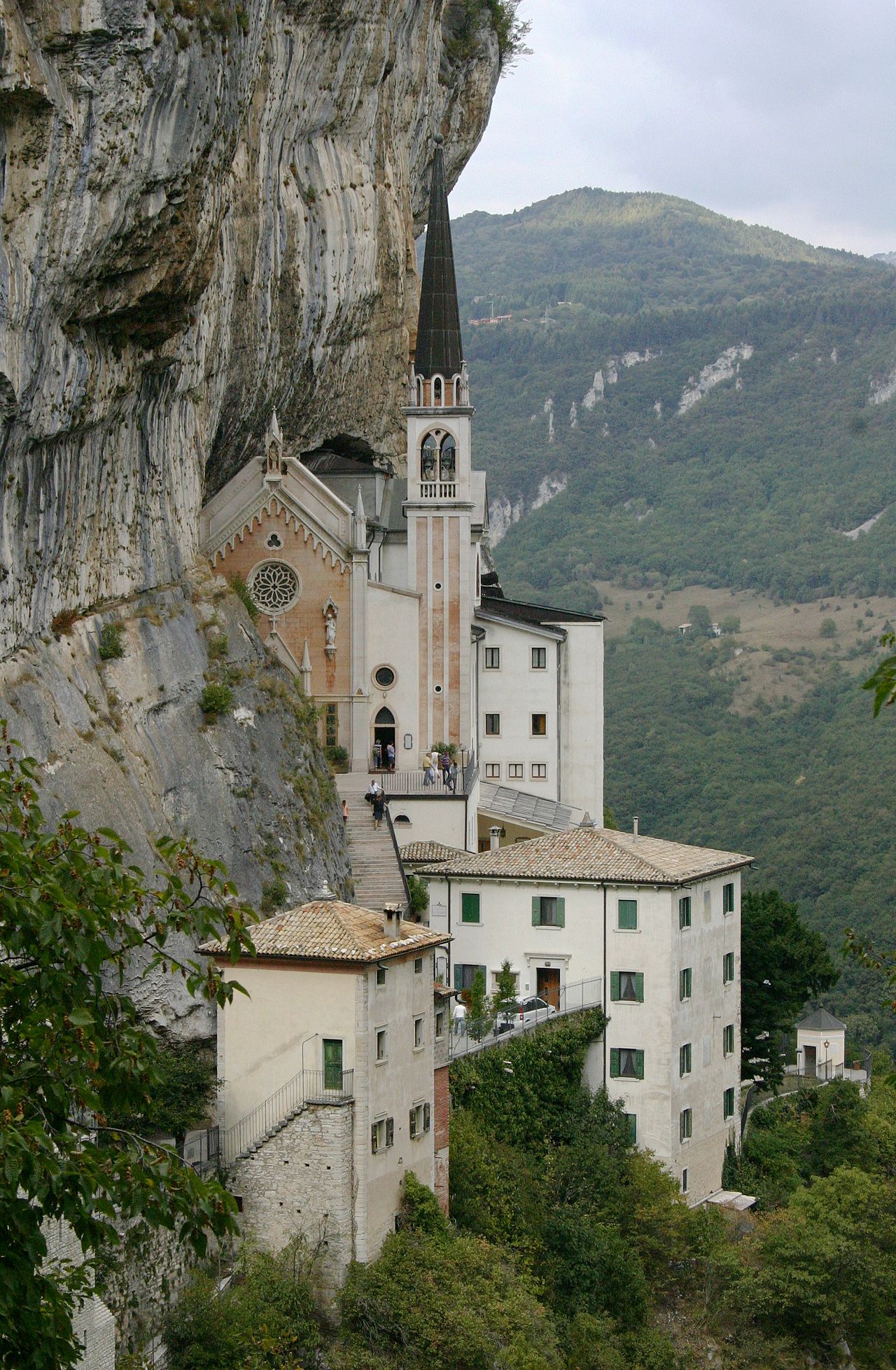 Scopri di più sull'articolo Santuario Madonna della Corona